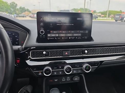 Used 2022 Honda Civic Touring image 8