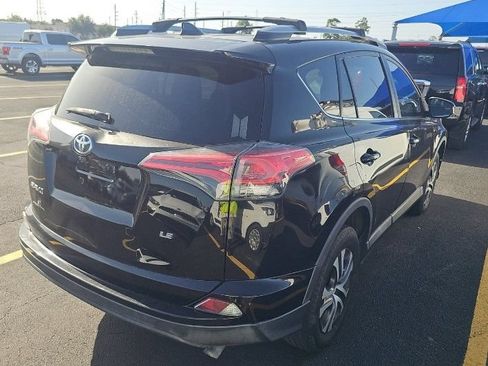 Used 2017 Toyota RAV4 LE FWD image 7