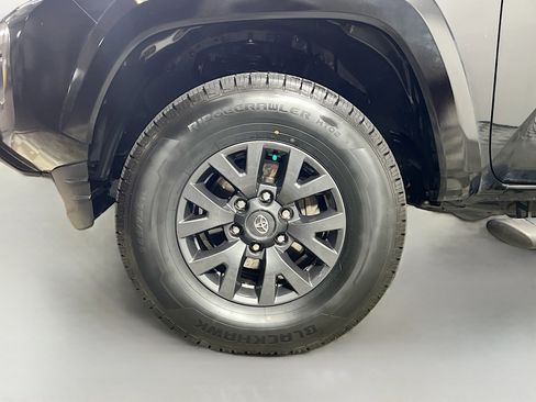 Used 2023 Toyota Tacoma SR5 w/ Technology Package RWD image 14
