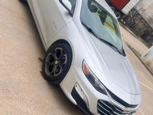 Used 2022 Chevrolet Malibu LT image 2