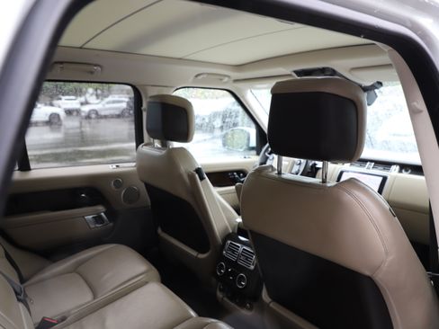 Used 2018 Land Rover Range Rover Supercharged AWD/4WD image 11
