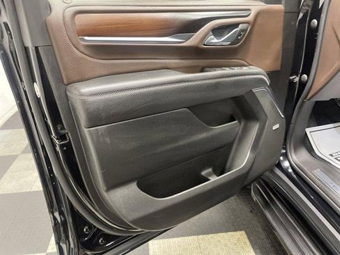 Used 2022 GMC Yukon Denali w/ Advanced Technology Package AWD/4WD image 5