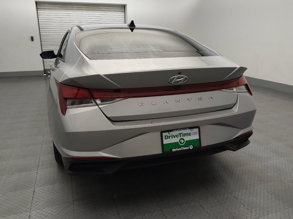 Used 2021 Hyundai Elantra SE FWD image 6