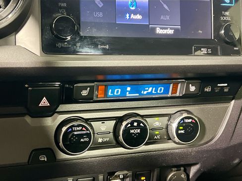 Used 2016 Toyota Tacoma TRD Sport w/ Premium & Technology Package RWD image 27