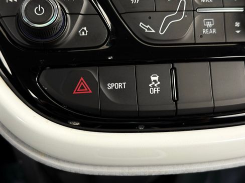Used 2018 Chevrolet Bolt LT FWD image 40