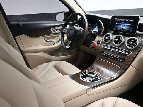 Used 2019 Mercedes-Benz GLC 300 4MATIC w/ Premium Package image 13