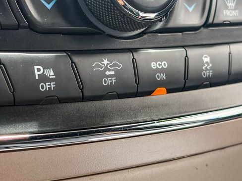 Used 2014 Jeep Grand Cherokee Overland w/ Advanced Technology Group AWD/4WD image 31
