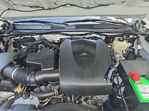 Used 2019 Toyota Tacoma TRD Off-Road w/ Technology Package AWD/4WD image 31