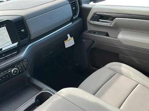 New 2025 GMC Sierra 3500 SLT w/ SLT Premium Package image 17