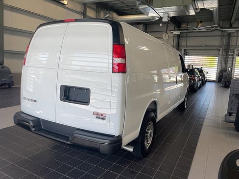 Used 2025 GMC Savana 3500 Extended RWD image 23