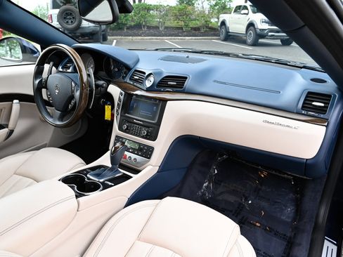 Used 2012 Maserati GranTurismo Convertible RWD image 40
