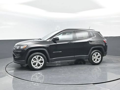 Used 2024 Jeep Compass Latitude AWD/4WD image 4