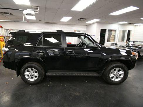 Certified 2024 Toyota 4Runner SR5 Premium image 8