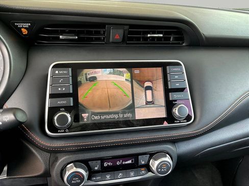 Used 2020 Nissan Kicks SR w/ SR Premium Package FWD image 14