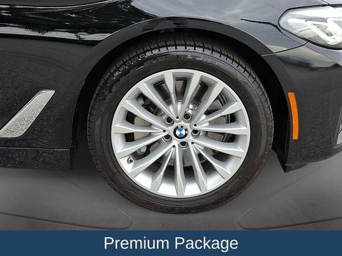 Used 2023 BMW 530i w/ Premium Package RWD image 10