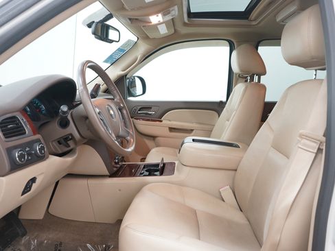 Used 2013 Chevrolet Avalanche LTZ image 25