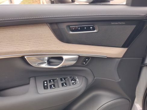 New 2026 Volvo XC90 B6 Plus w/ Protection Package Premier image 11