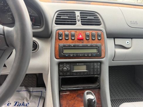 Used 2002 Mercedes-Benz CLK 320 Cabriolet image 15