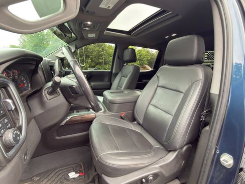 Used 2021 Chevrolet Silverado 1500 LT Trail Boss w/ Convenience Package II AWD/4WD image 2