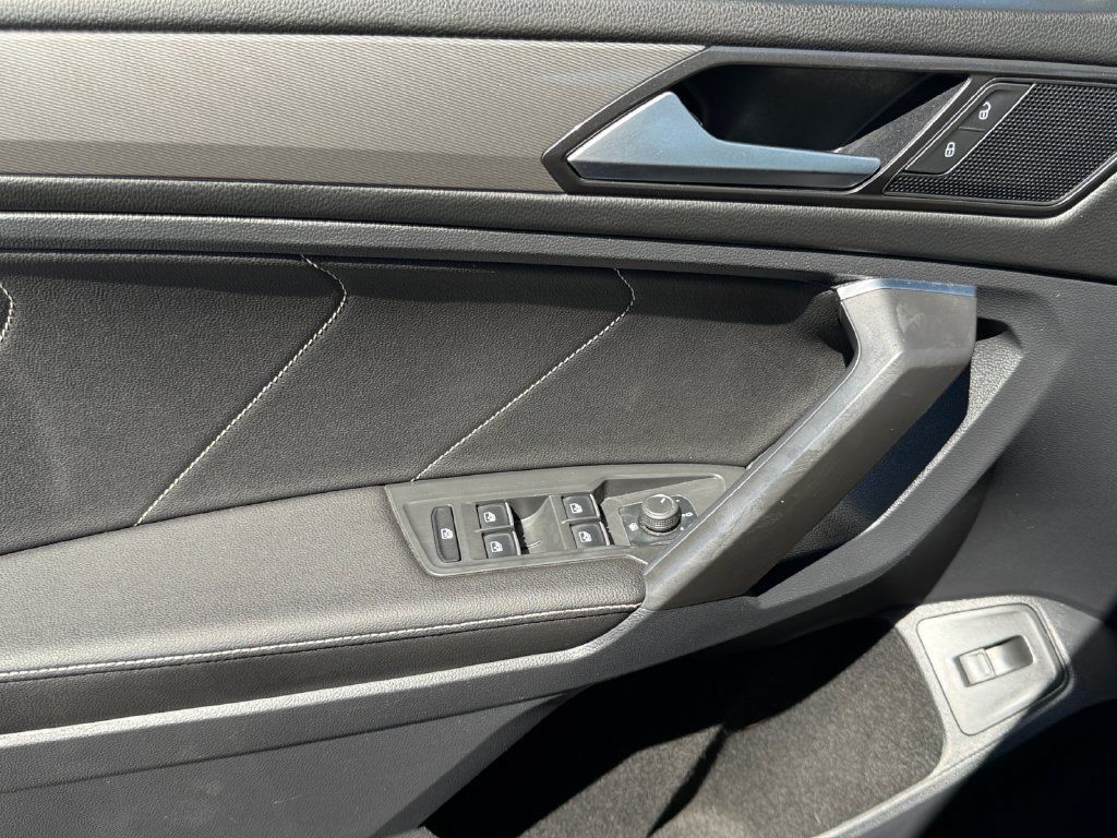 Used 2022 Volkswagen Tiguan SE w/ Panoramic Sunroof Package AWD/4WD image 8