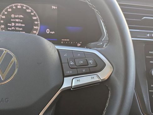 Used 2023 Volkswagen Tiguan SE w/ Panoramic Sunroof Package image 33