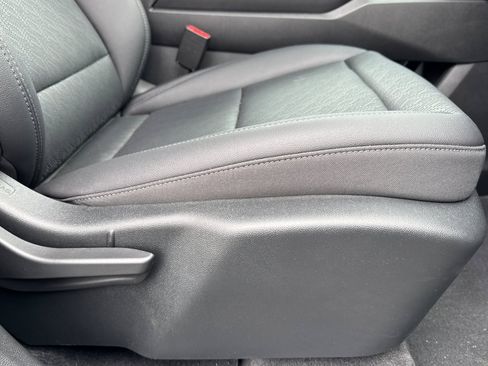 Used 2026 Chevrolet Equinox LT w/ Convenience Package II image 23