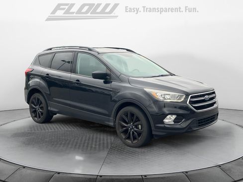 Used 2019 Ford Escape SE FWD image 1