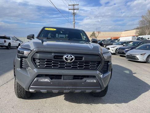Used 2025 Toyota Tacoma TRD Off-Road w/ TRD Off Road Upgrade Package image 5