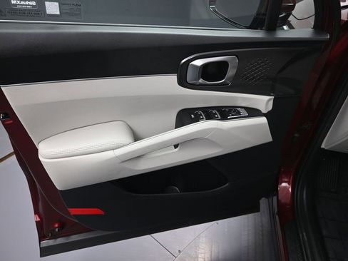 Certified 2025 Kia Sorento EX w/ Panoramic Sunroof Package image 10