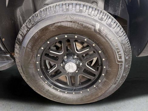 Used 2013 Chevrolet Tahoe LT image 23