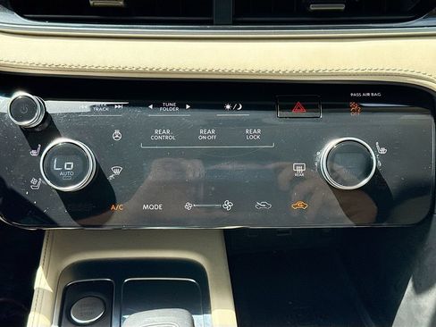 Used 2023 INFINITI QX60 Luxe w/ Vision Package AWD/4WD image 17