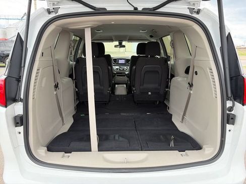 Used 2022 Chrysler Voyager LX FWD image 44