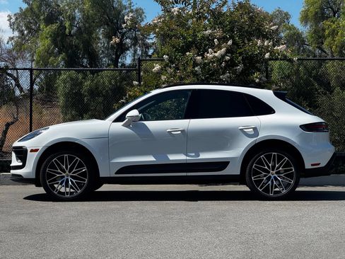 Used 2026 Porsche Macan AWD/4WD image 2