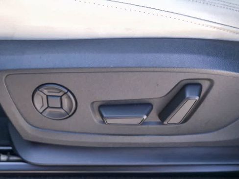 Used 2023 Audi Q3 2.0T Premium w/ Convenience Package AWD/4WD image 21