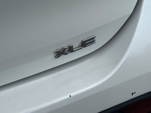 Used 2021 Toyota Highlander XLE FWD image 36