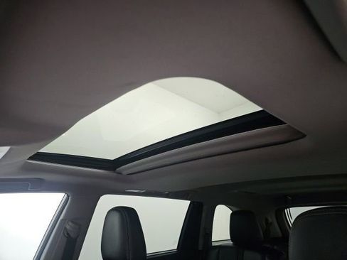 Used 2018 Toyota Highlander SE image 27