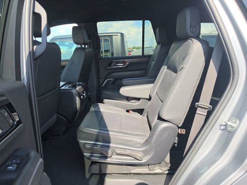 Used 2025 GMC Yukon Denali RWD image 13