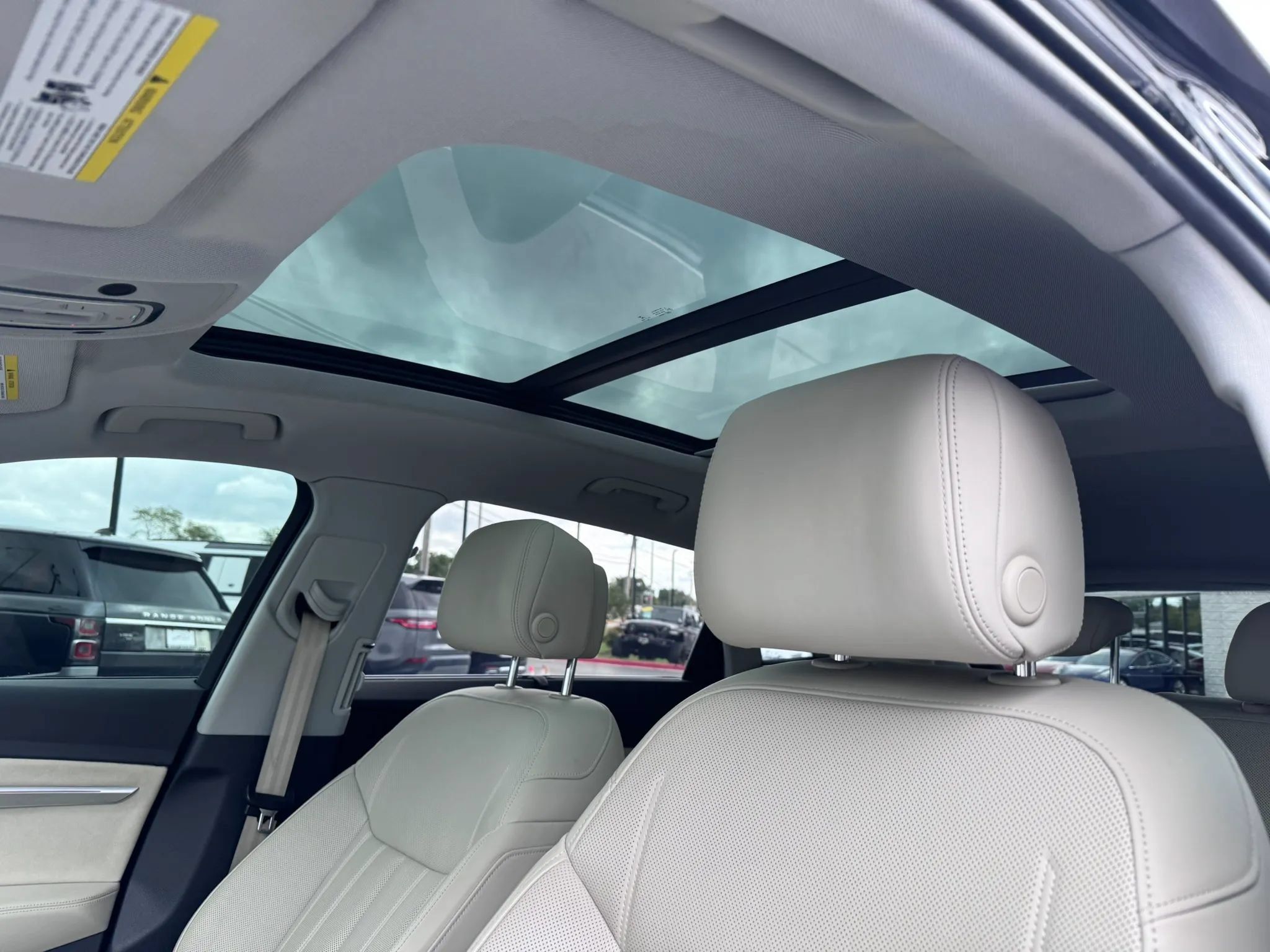 Used 2019 Audi e-tron Prestige w/ Prestige Package AWD/4WD image 11