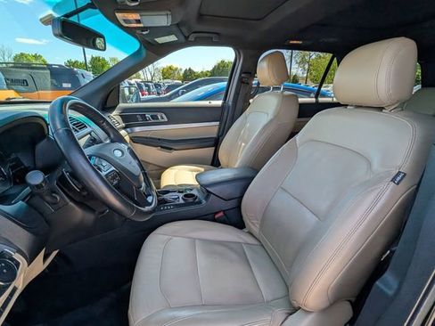 Used 2016 Ford Explorer XLT w/ Equipment Group 202A FWD image 10