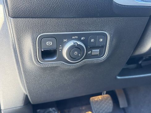 Used 2024 Mercedes-Benz GLB 250 4MATIC image 18