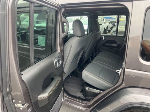Used 2025 Jeep Wrangler Unlimited Sahara w/ Safety Group AWD/4WD image 23