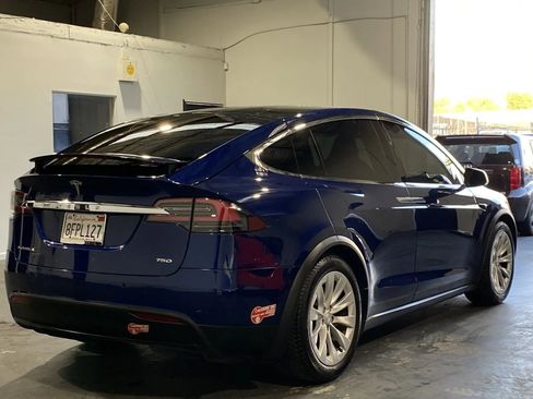 Used 2018 Tesla Model X 75D image 4