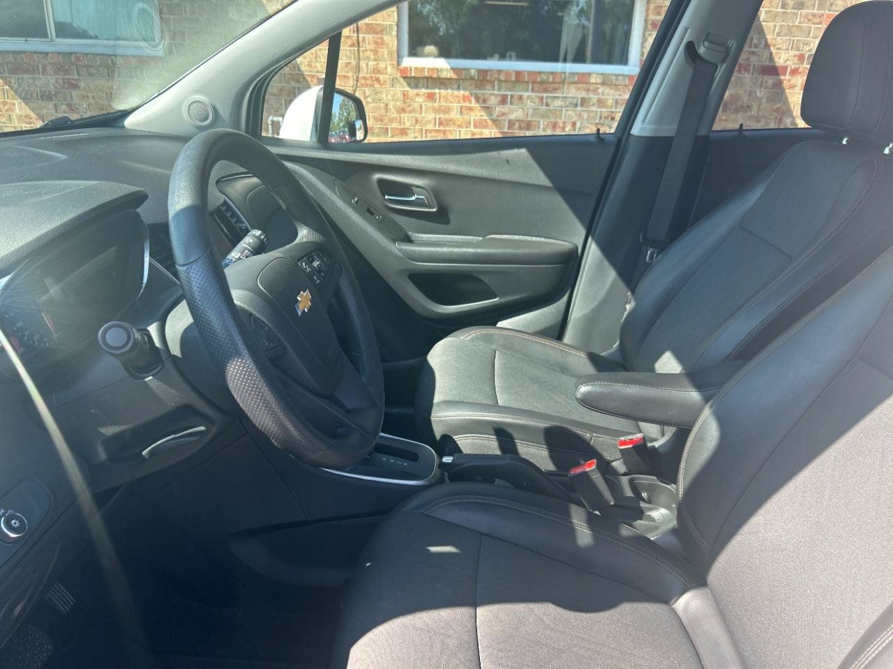 Used 2022 Chevrolet Trax LT FWD image 18