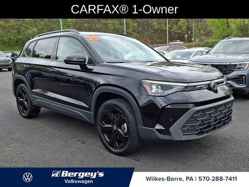 Used 2025 Volkswagen Taos SE AWD/4WD image 3