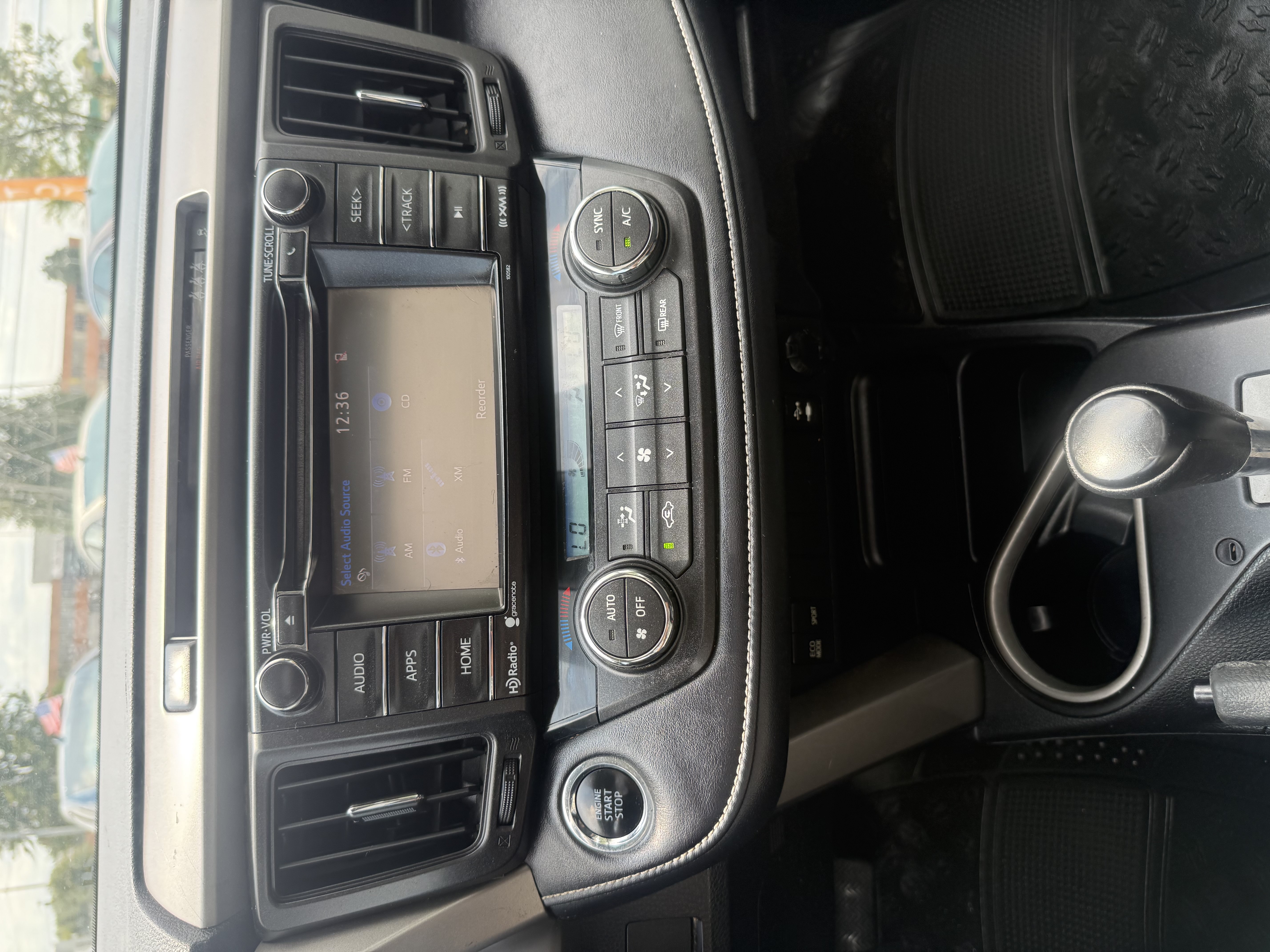 Used 2017 Toyota RAV4 XLE FWD image 14