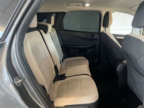 Used 2022 Ford Escape SE w/ SE Sport Appearance Package image 12