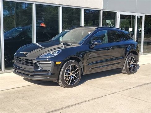 Used 2025 Porsche Macan image 1