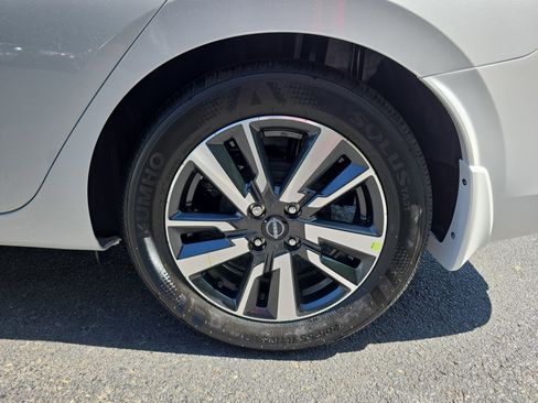 Used 2025 Nissan Versa SV w/ Trunk Package image 32