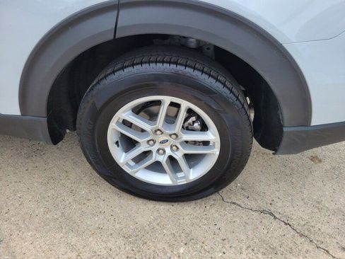 Used 2025 Ford Explorer Active AWD/4WD image 9