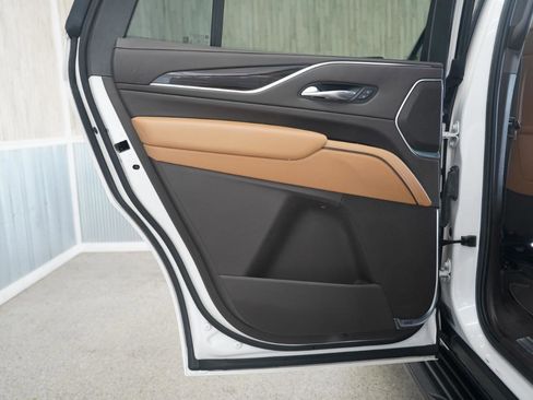 Used 2021 Cadillac Escalade Premium Luxury AWD/4WD image 37